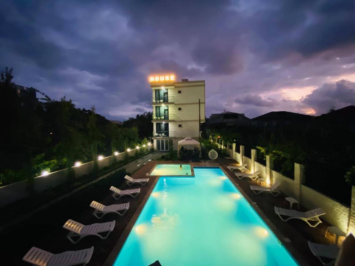 New House Kobuleti Hotel ภายนอก รูปภาพ