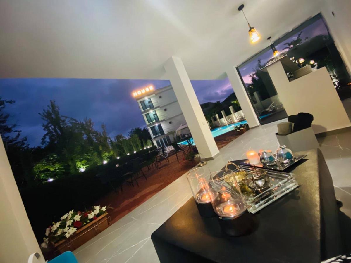 New House Kobuleti Hotel ภายนอก รูปภาพ