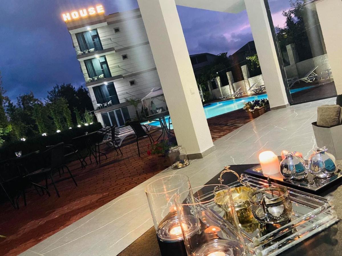 New House Kobuleti Hotel ภายนอก รูปภาพ