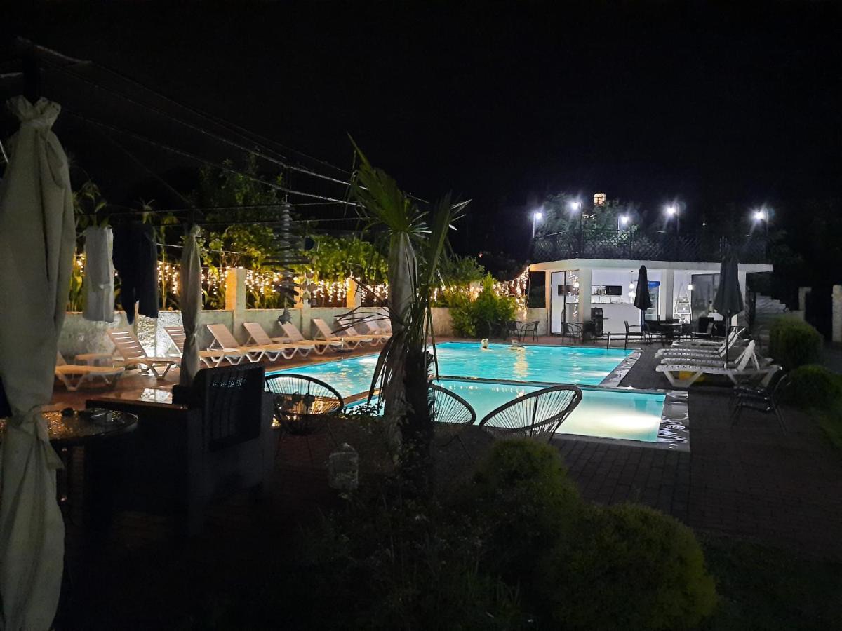 New House Kobuleti Hotel ภายนอก รูปภาพ