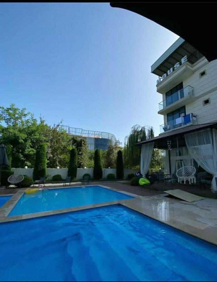 New House Kobuleti Hotel ภายนอก รูปภาพ
