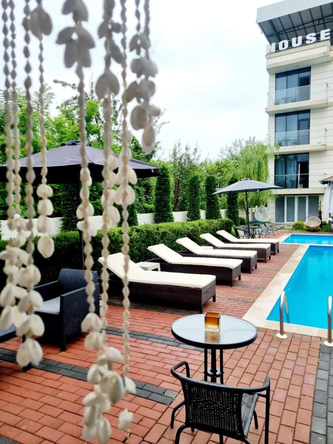 New House Kobuleti Hotel ภายนอก รูปภาพ