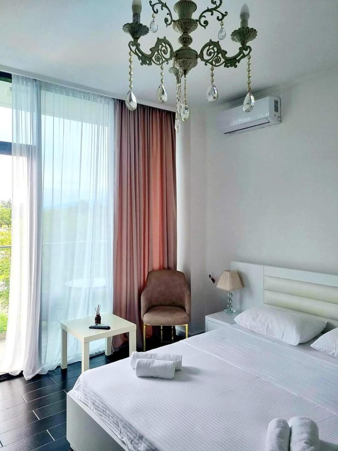 New House Kobuleti Hotel ภายนอก รูปภาพ