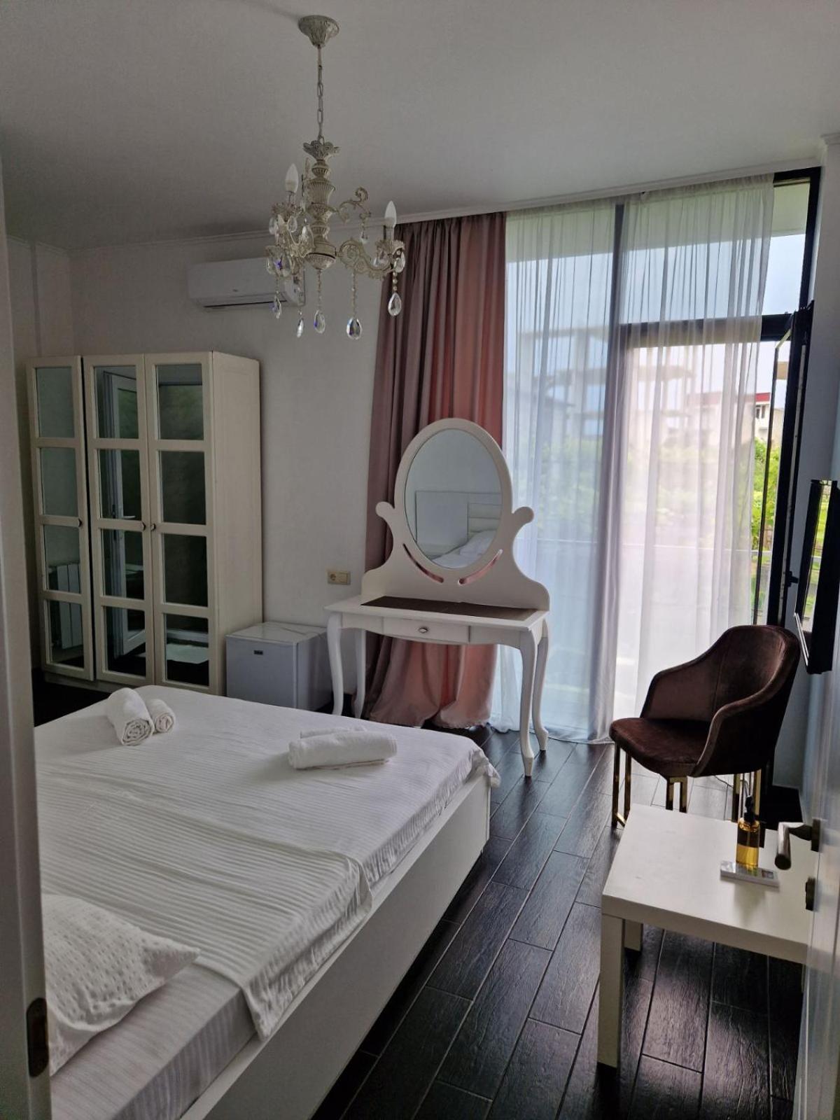 New House Kobuleti Hotel ภายนอก รูปภาพ