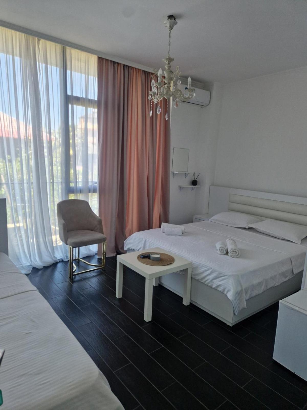New House Kobuleti Hotel ภายนอก รูปภาพ