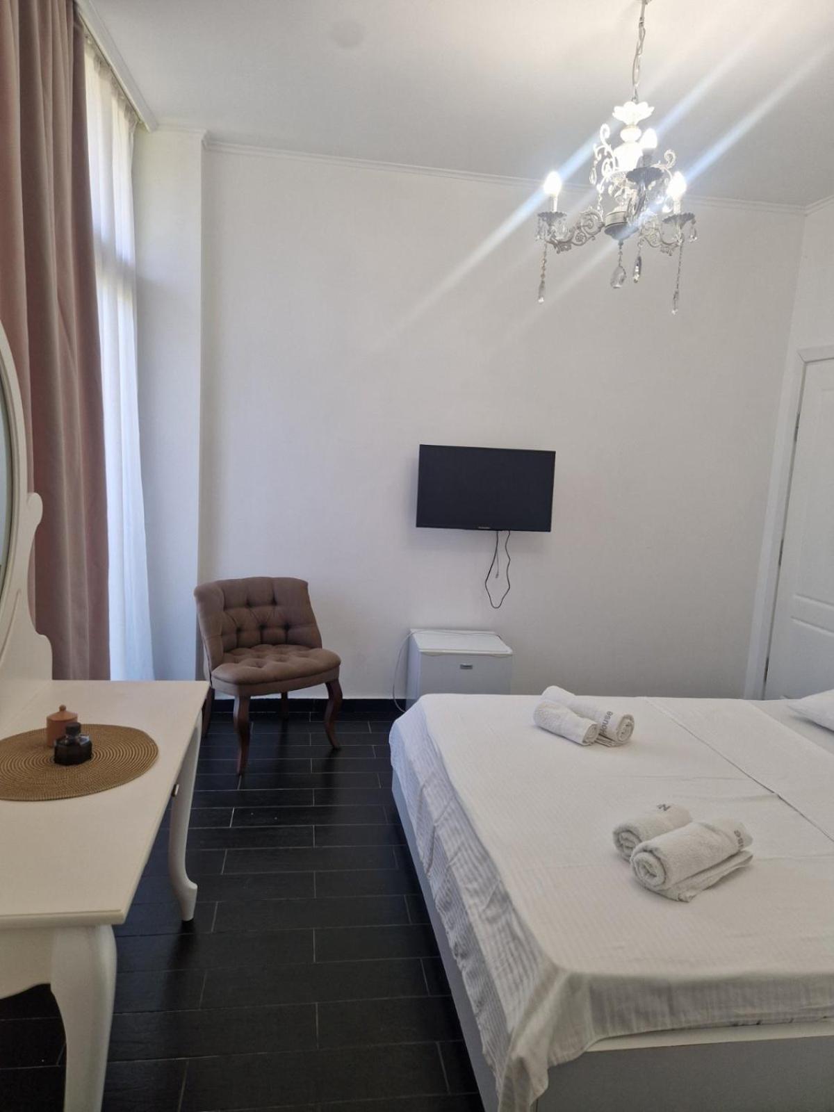New House Kobuleti Hotel ภายนอก รูปภาพ