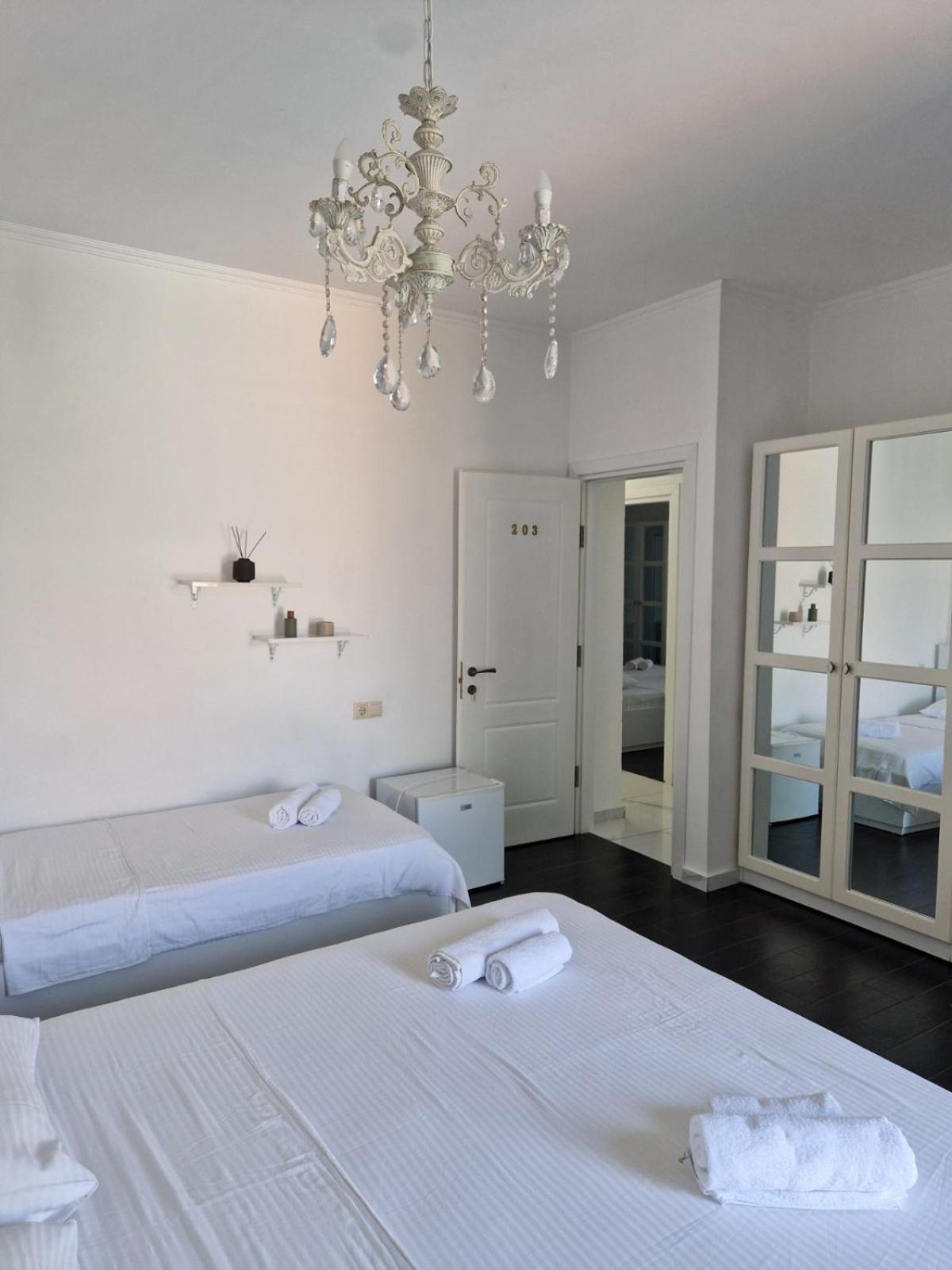 New House Kobuleti Hotel ภายนอก รูปภาพ