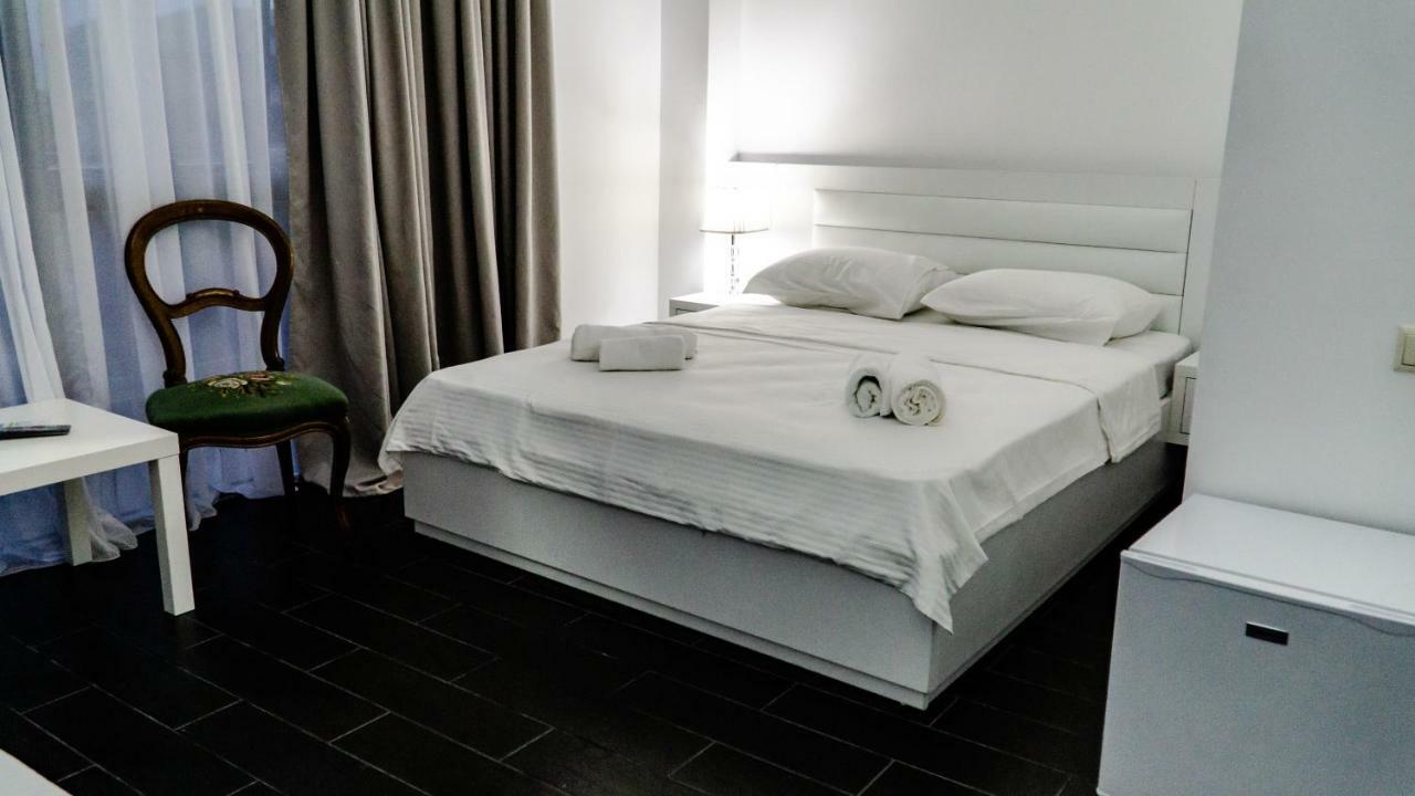 New House Kobuleti Hotel ภายนอก รูปภาพ
