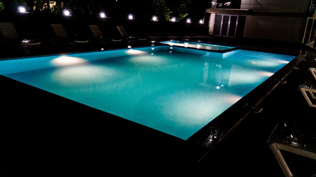 New House Kobuleti Hotel ภายนอก รูปภาพ